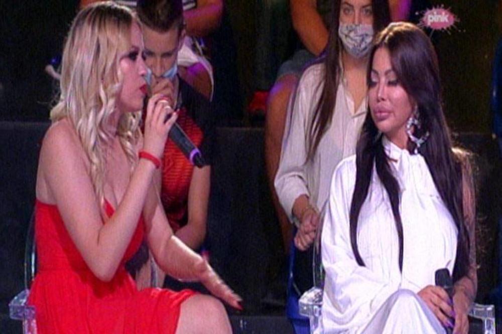 NOVA UČESNICA IZVREĐALA MATORINU SILIKONSKU DEVOJKU! Mrzim operisane silikonjare, evo kako joj je ova ODBRUSILA!