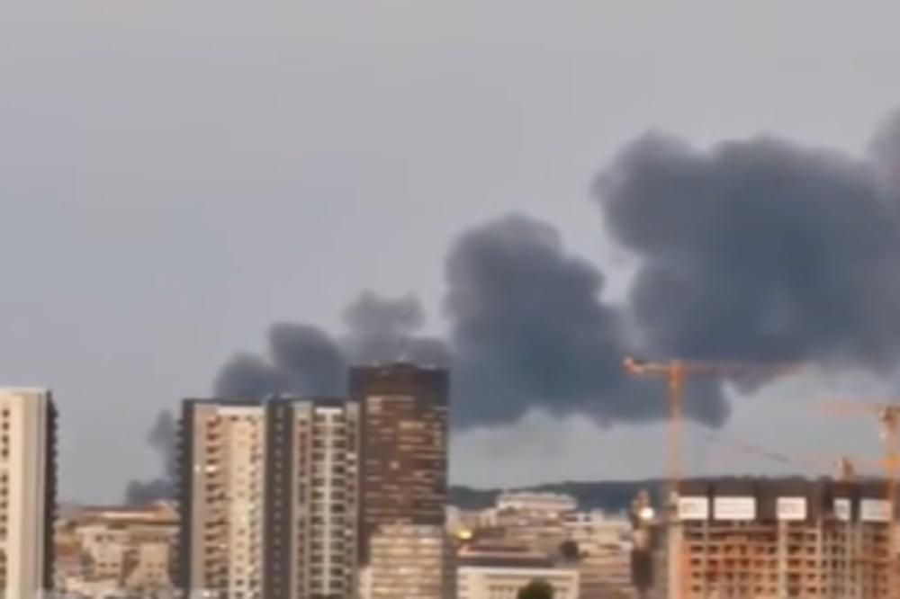 25 HRABRIH VATROGASACA VEČERAS JE GASILO POŽAR NA KARABURMI: Zna se tačno gde je BUKNULO!