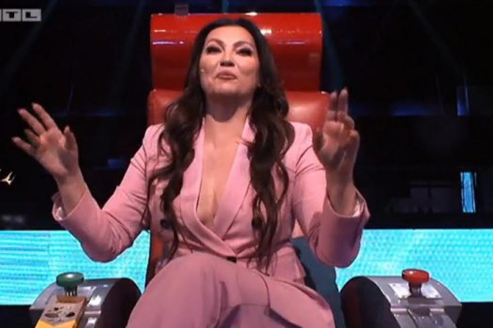 ŽALILA SE DA NEMA NOVAC, TRAŽILA POMOĆ DRŽAVE, PA POKAZALA RENOVIRANU VILU! Pevačica se kupa u parama i KUKA ZA JOŠ