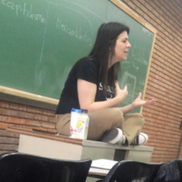 PROFESORKA UMRLA USRED ONLAJN PREDAVANJA: Nije mogla da diše zbog korone! NIJE JOJ BILO SPASA