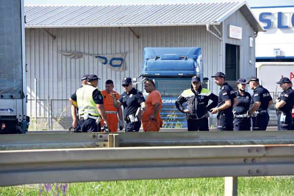 VELIKA TRAGEDIJA NA PUTU KOD ČOKE! U saobraćajnoj nesreći poginuo vozač kada je autom udario u kamion!
