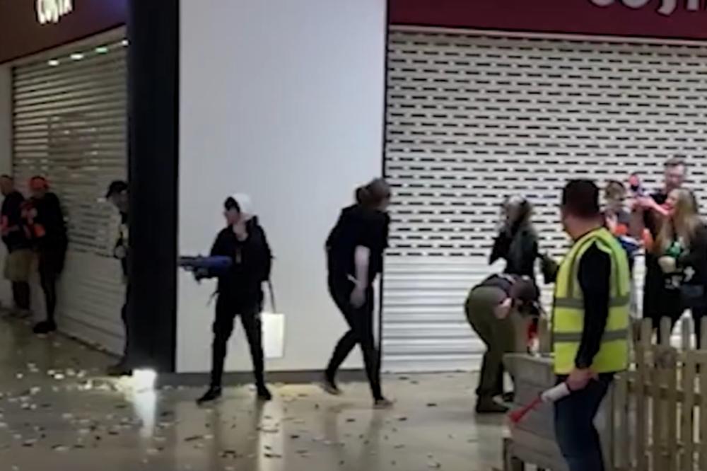 PUCNJAVA U TRŽNOM CENTRU: Ljudi se oduzeli od straha, MECI SAMO FIJUKALI (VIDEO)
