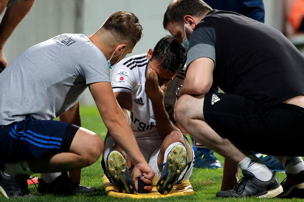 IZGLEDA DA NOGA NIJE PUKLA, ALI POVREDA JE I DALJE JEZIVA: Za kapitena Čukaričkog je sezona verovatno gotova!