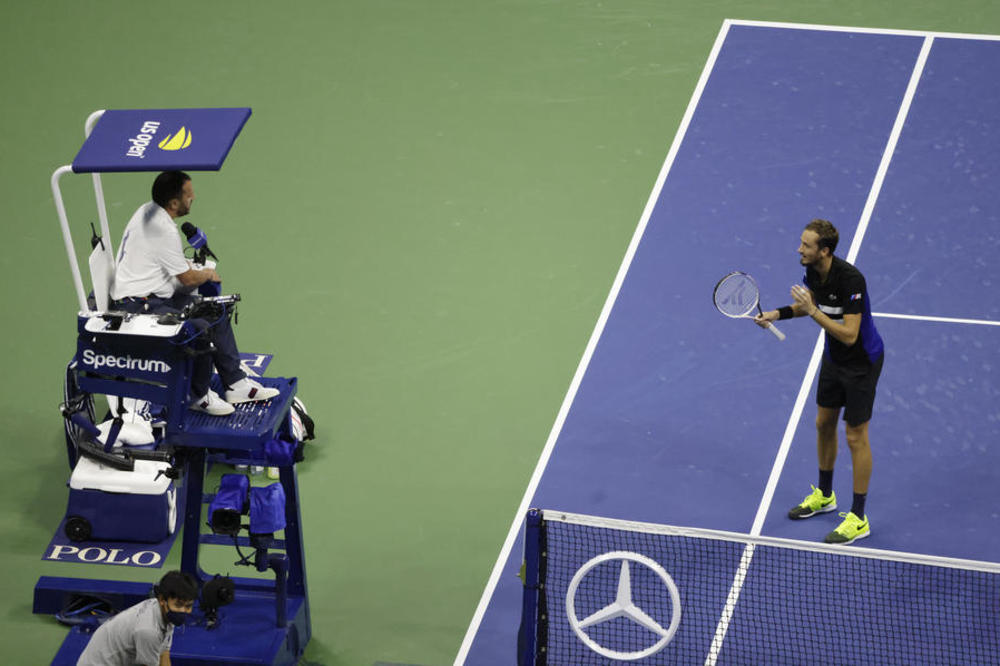 UPS, MISLIM DA SAM UBIO NEKOGA! BAŠ SAM ZAO ŠTO SAM PRESKOČIO MREŽU! Novi incident na US openu, aludirao na Novaka!