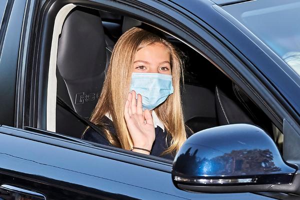 KORONAVIRUS PRETI KRALJEVSKOJ PORODICI: Princeza hitno stavljena u karantin, opet se prekida školska godina! (FOTO)