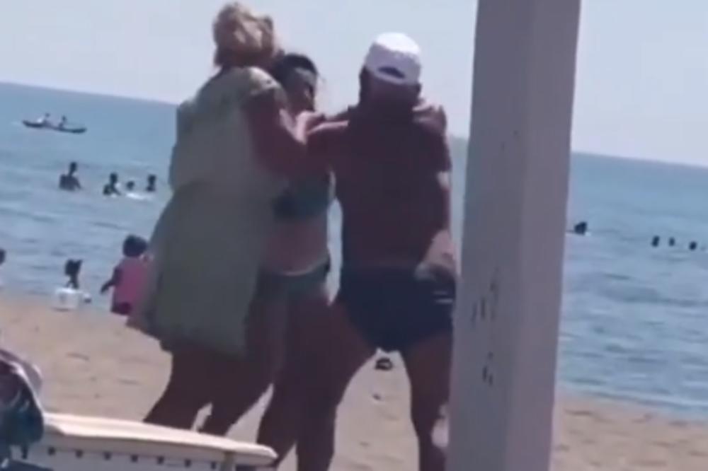 LETE PAPUČE I PESNICE NA PLAŽI CRNE GORE! Stariji par se makljao kao u ringu, a razlog ŠOKIRA! (VIDEO)