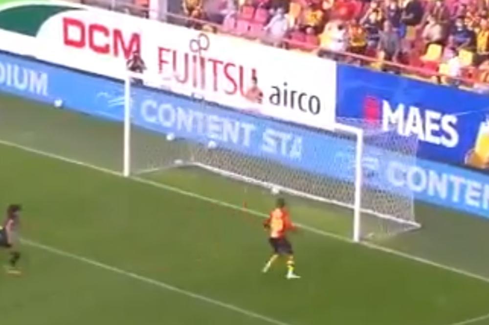 OVO BI I MOJA BABA UTERALA U GOL: Najveći promašaj u istoriji fudbala stiže iz Belgije - smeje mu se ceo svet!