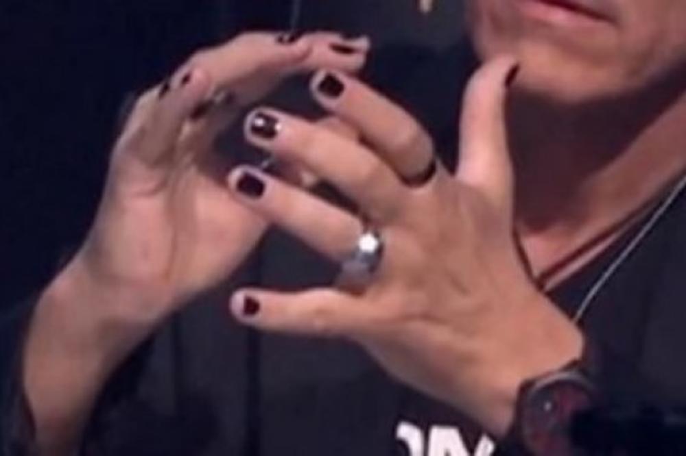 ŠOK, SRPSKI PEVAČ NALAKIRAO NOKTE PA DOŠAO U EMISIJU! Svi su gledali o čemu je reč (FOTO)