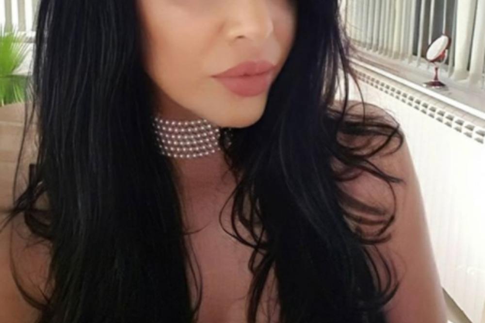 TINA IVANOVIĆ IZVADILA SILIKON IZ GRUDI I POKAZALA PRIRODNI DEKOLTE: Niko ne veruje dok gleda, bile su baš velike