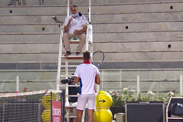 A ZA OVO SAMO OPOMENA?! Đokovića diskvalifikovali, a Francuz divljao, bacio reket prema sudiji i ništa!