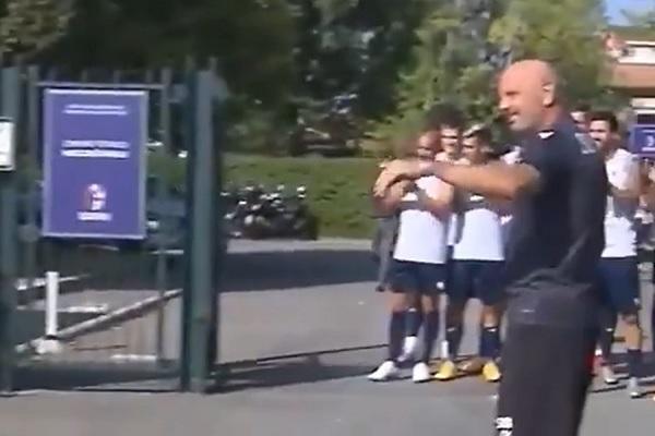 MIHA OTERAO NAVIJAČE BOLONJE IZ TRENING CENTRA: Spremili mu vatren doček, a ovo sigurno nisu očekivali! (VIDEO)