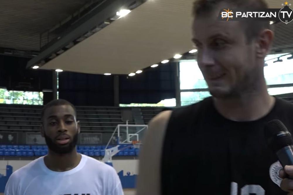 KAŽU MI DA SAM STARAC OD 200 GODINA! A tad je u kadar uleteo Mekintajer i prekinuo intervju da objasni ko je Novica