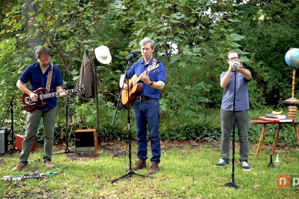 NOVI NPR TINY DESK KONCERT: BIL KALAHAN