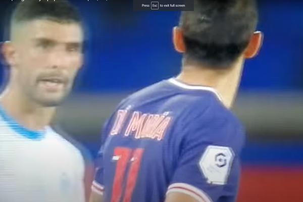 DI MARIJA NAMERNO ŠIRI KORONU? Tek što je preležao Covid-19, pljunuo je protivnika na utakmici! (VIDEO)