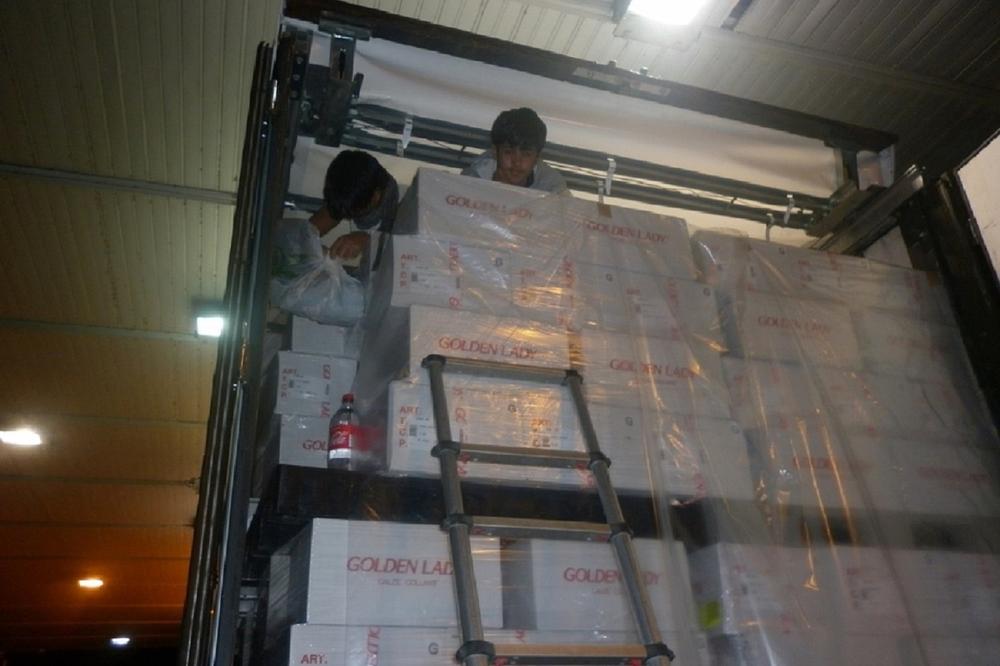 CARINICI SU PRETURILI TOVAR MASLINA, ČARAPA I GUMA: Skener ih je OTKRIO, strašne scene bile unutra (FOTO)