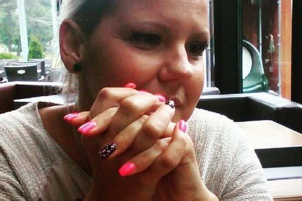 PREŠLA MU JE PREKO PREVARA ZARAD MIRA U PORODICI: Ovo je supruga našeg NAJNEVERNIJEG PEVAČA