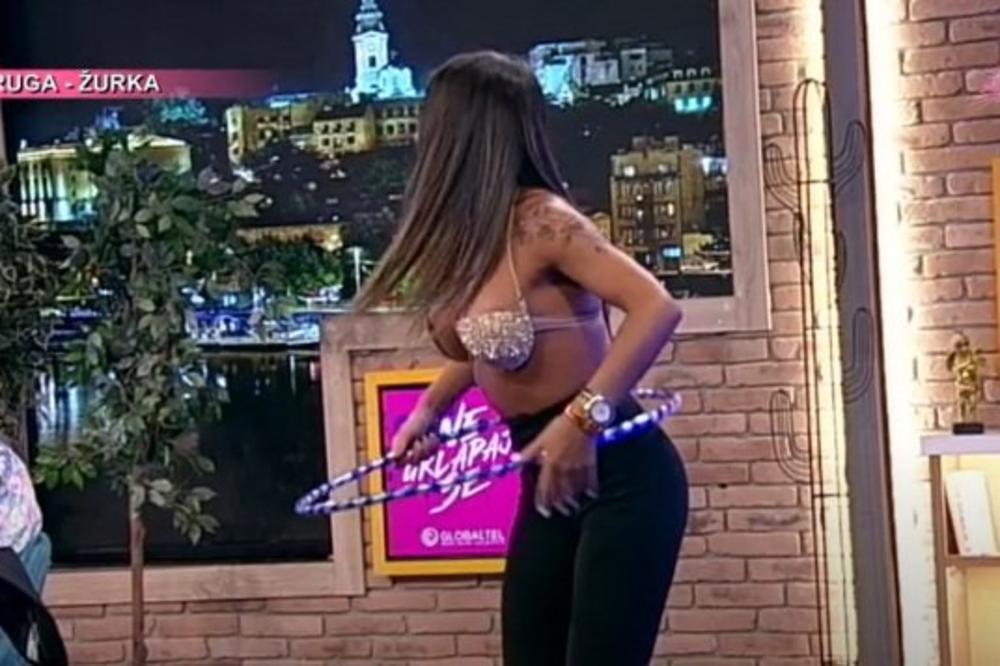 SVI SE KRSTE, DA LI JE OVO SANDRA AFRIKA?! Pevačica NEPREPOZNATLJIVA, ne liči na sebe, NIKO NE VERUJE NA ŠTA LIČI!