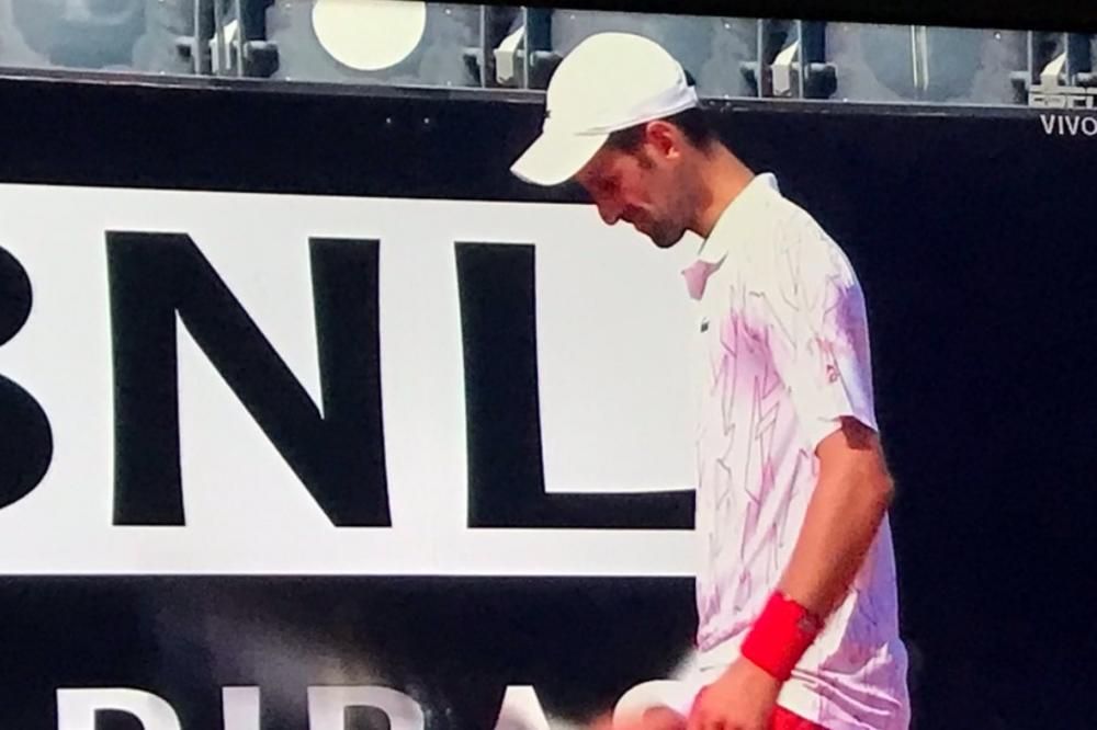 ZBOG OVOGA SVI VOLE NOVAKA ĐOKOVIĆA: Usred meča sa Karuzom ponovo je pokazao kakva je to sportska veličina! (FOTO)