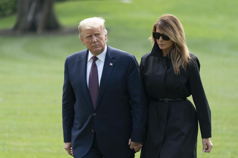 MELANIJA SKROZ U CRNOM I ZAKOPČANA DO GRLA IZGLEDA KAO MILION DOLARA! Svaka žena želi OVAKO BESPREKORAN IZGLED