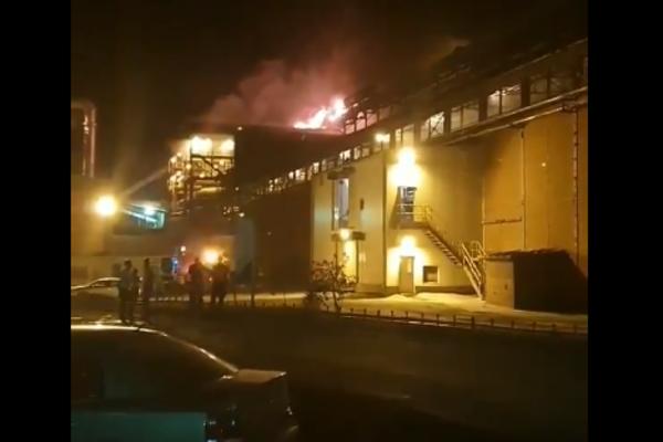 OVAKO JE GORELA TOPIONICA RTB BORA SINOĆ: Užasan požar buknuo u fabrici, ČUDAN MIRIS SE ŠIRIO GRADOM (VIDEO)