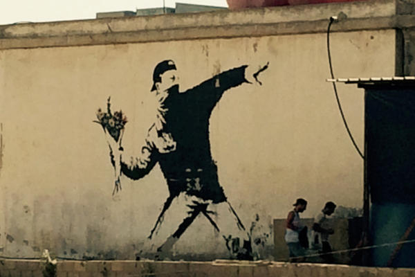 BENKSI IZGUBIO SUDSKI SPOR - Firma koja štampa razglednice ima pravo da prodaje Benksijev rad