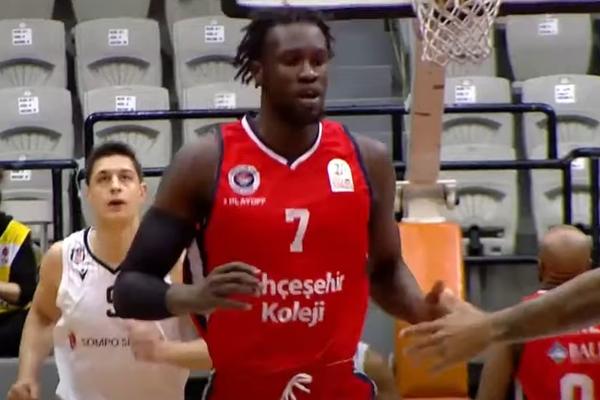 JEZIVA SCENA NA TRENINGU ABALIGAŠA: Centar doživeo dvostruki prelom noge! Propušta celu sezonu!