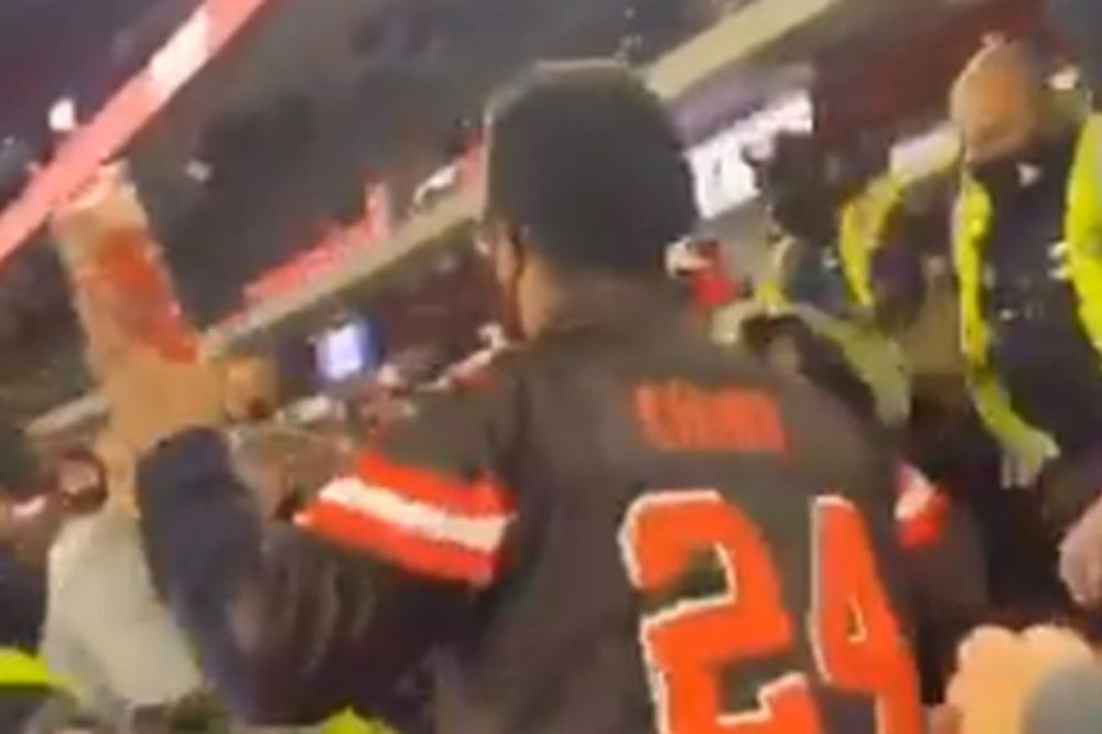 NA TRIBINAMA SAMO 10% NAVIJAČA I SOCIJALNA DISTANCA: A oni su ipak uspeli međusobno da se pobiju!