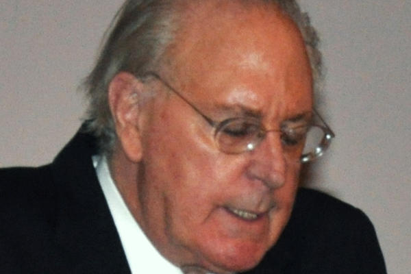 UMRO VINSTON GRUM autor romana ''Forest gamp''