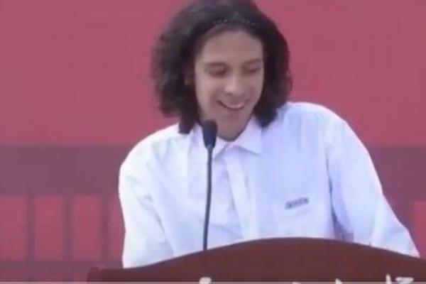 DIVIM SE KAKO PRIČA KINESKI: Ambasadorka Čen Bo podelila snimak, SRPSKI STUDENT parla kao da mu je MATERNJI (VIDEO)