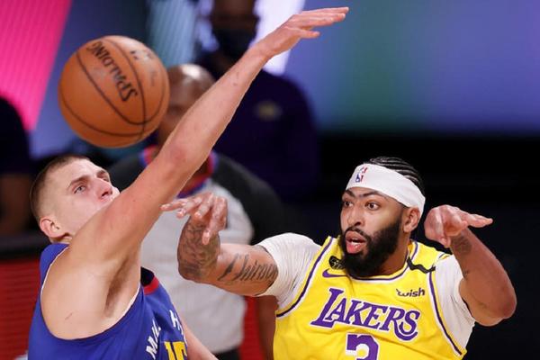 ENTONI DEJVIS O NIKOLI JOKIĆU: Pakao od igrača! To još nismo videli ove sezone!