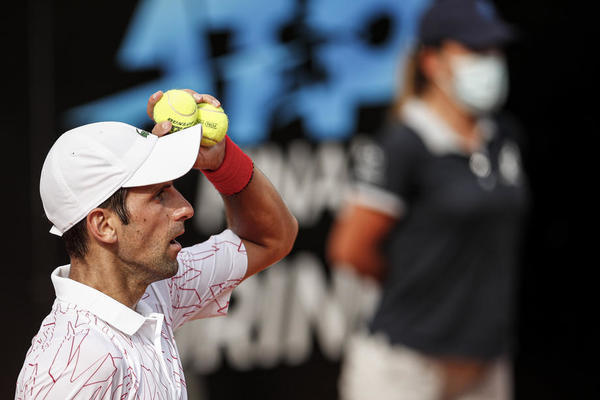 ZBOG OVAKVIH STVARI JE VELIKI: Pogledajte šta je Novak uradio dan pred prvi meč na Rolan Garosu! (FOTO)