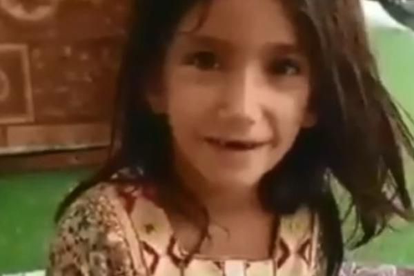 POTRESAN SNIMAK KRUŽI INTERNETOM! Dali devojčici da pojede LJUTU PAPRIKU za novac, ona se smeje, a PLAČE (VIDEO)