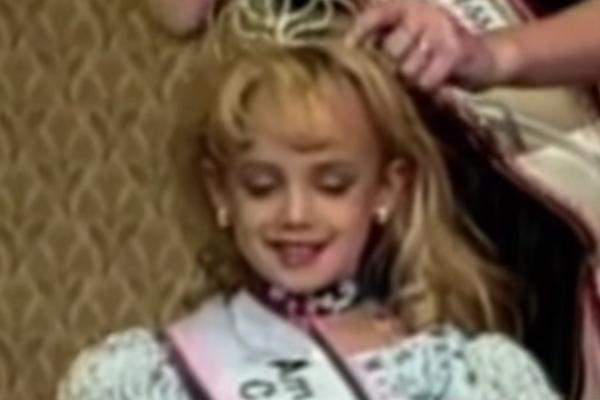 NAŠLI SU JE VEZANU, SA FLASTEROM PREKO USTA: Smrt najlepše devojčice na svetu (6) i dalje pod velom tajne!