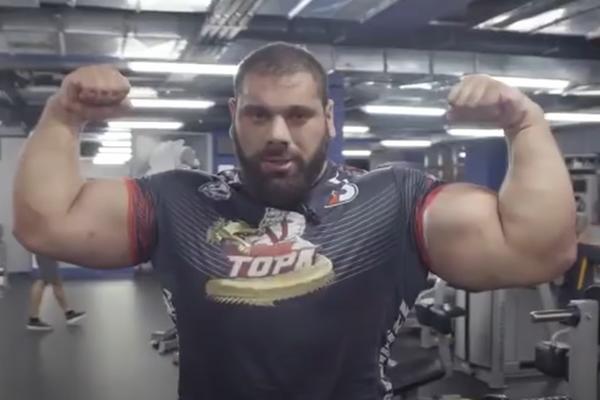 IMA 170 KG I 2 METRA, A RUKE SU MU KAO DEBELI KONOPCI! Ovo je NAJJAČI ČOVEK NA SVETU! (VIDEO)