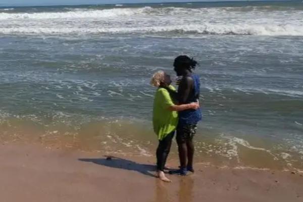 BAKA JE IMALA 30 GODINA MLAĐEG LJUBAVNIKA DŽINOVSKOG CRNCA: A onda je nešto SLOMILO BAKI SRCE!