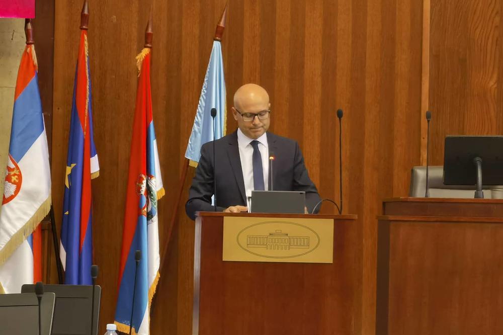 VUČEVIĆ: SNS podrzava ideju Dodika o dvojnom državljanstvu!