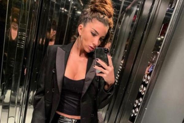 SKINULA SE ŽENA SLAVNOG HRVATSKOG FUDBALERA: Uzela je slamčicu i nabila je pravo u... (FOTO)