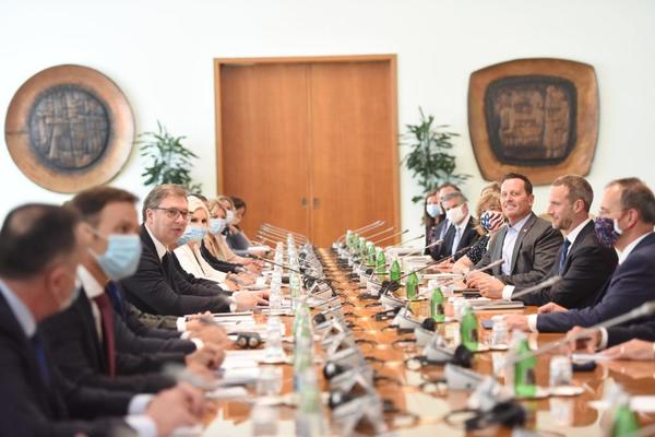 SASTANAK U PALATI SRBIJA JE U TOKU: Vučić i Brnabićeva sa Grenelom i Bolerom! (FOTO)