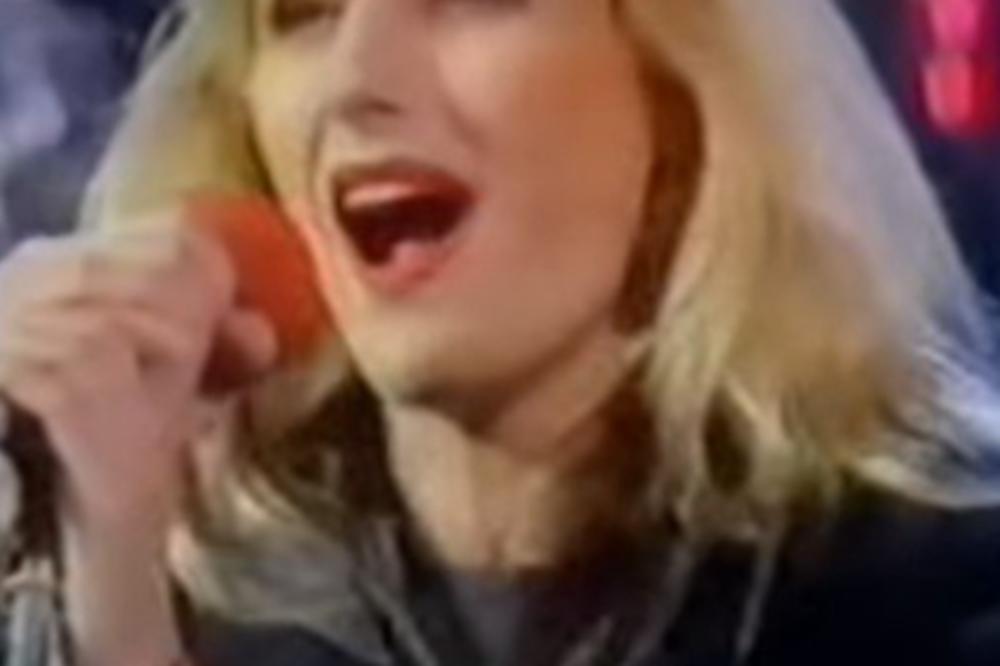 "IZBACILA SAM PLOD U KUPATILU"! Naša pevačica doživela horor, izgubila je bebu, muž hteo da je STRPA U LUDNICU