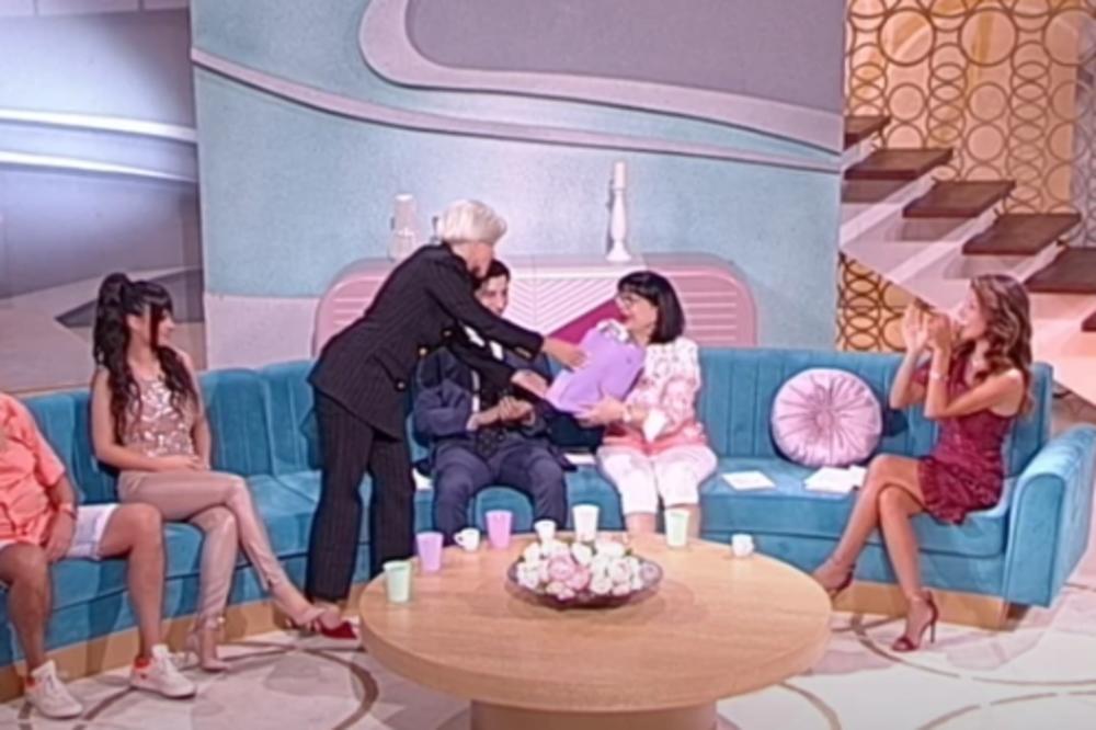 ONA JE ODGAJILA DEVOJČICU KOJA JE OSTALA BEZ MAJKE! Niko nije znao šta pevačica krije, u emisiji SVI ZAPLAKALI