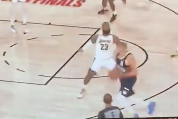 JOKIĆ UČINIO DA LEBRON DELUJE KAO JUNIOR: Majstorija Srbina uz zvuk sirene - ovo mogu samo retki genijalci! (VIDEO)