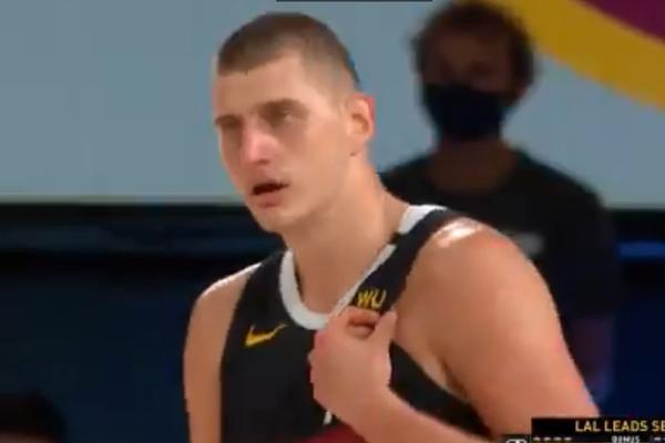 SOMBOR SHUFFLE OPET OBIŠAO SVET: Možda Diznilend ne radi, ali svi su dobrodošli na Jokićev ringišpil! (VIDEO)