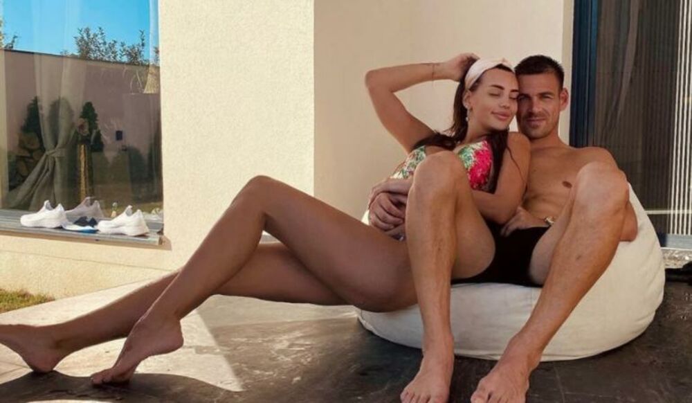 Sav novac dele i sve je zajedničko