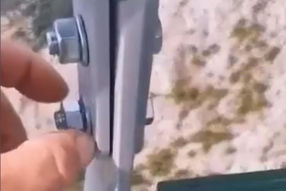 JEZIV SNIMAK KRUŽI INTERNETOM: "Skajvok" iznad Makarske u opasnosti od rušenja, LUDAK ODVRĆE ŠRAFOVE! (VIDEO)