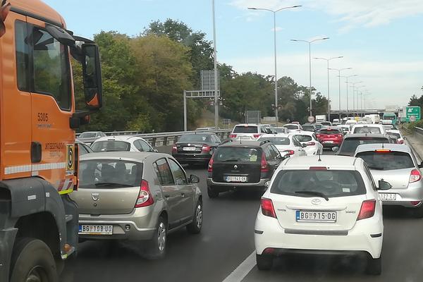 LANČANI SUDAR NA AUTO-PUTU MILOŠ VELIKI: 5 osoba povređeno