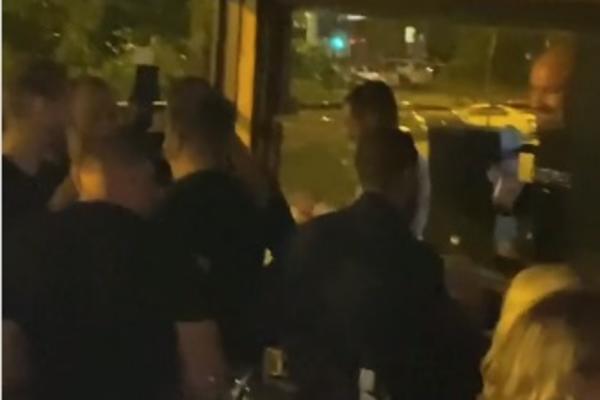 SRPSKA ESTRADA UZVRAĆA UDARAC PEVAČICI: Kolege zapevale NE MOŽE NAM NIKO NIŠTA JAČI SMO OD JADRANKE! (VIDEO)