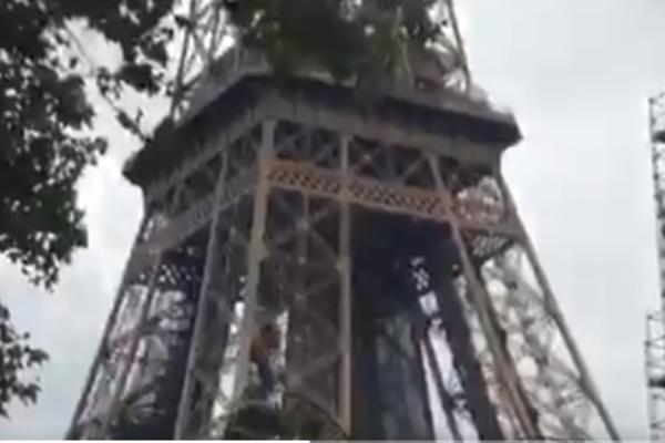EVAKUISANA AJFELOVA KULA U PARIZU ZBOG DOJAVE O BOMBI: Nepoznati muškarac uzvikivao  Alahu ekber! (FOTO)