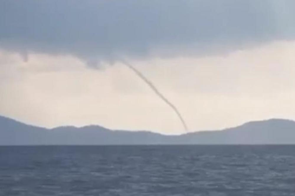 Pijavica snimljena iznad Bara! Snažno nevreme protutnjalo Crnom Gorom, zabeležen redak prizor! (VIDEO)