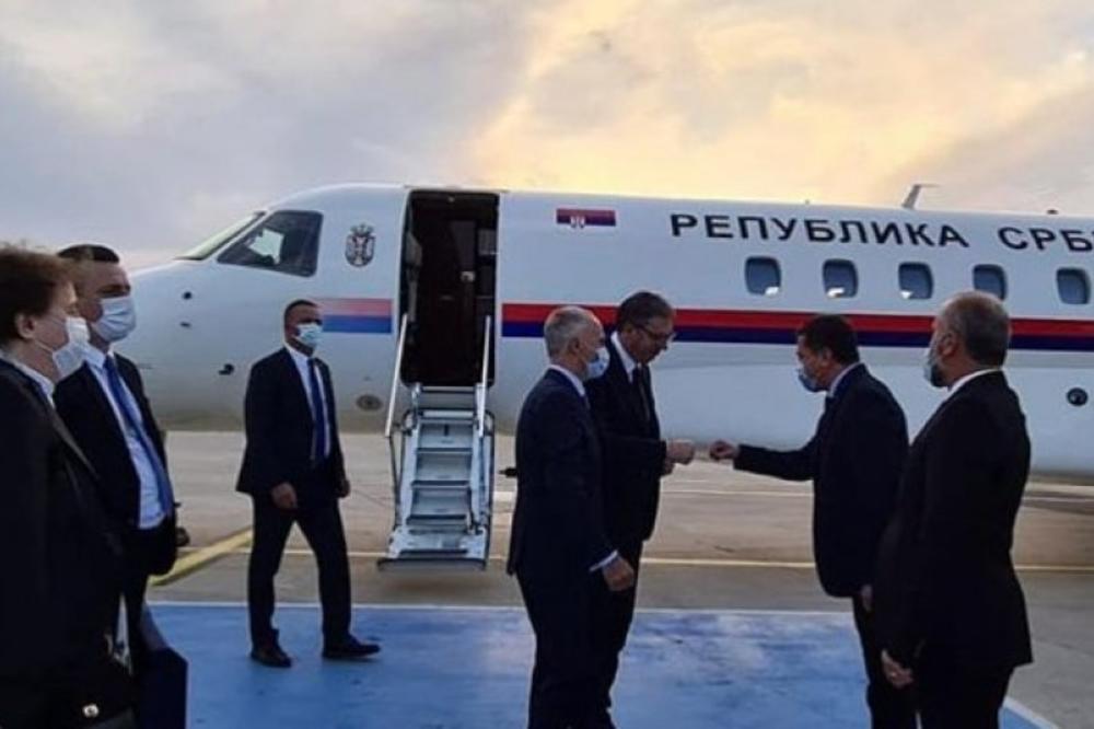 PREDSEDNIK VUČIĆ SLETEO U TURSKU: Dočekala ga počasna garda, sledi radni ručak sa Erdoganom (FOTO)