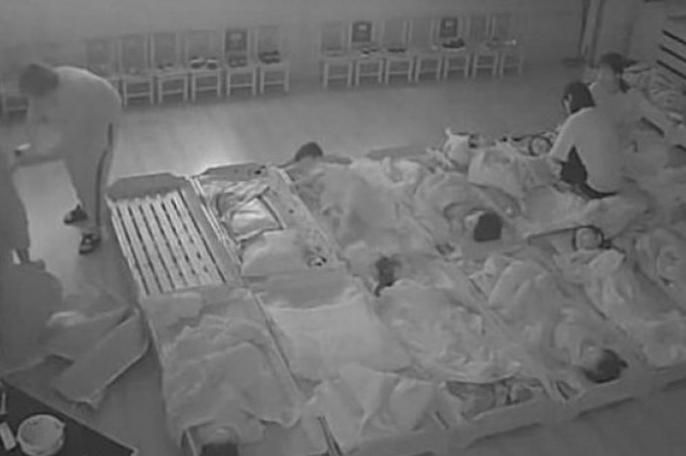 OTAC POGLEDAO SNIMAK SA KAMERE IZ VRTIĆA: Kad je video šta ONA RADI, ODMAH JE POZVAO POLICIJU! VIDITE LI?